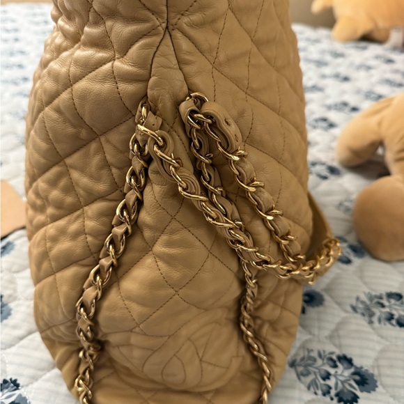 Chanel Tote - Picture 5 of 13